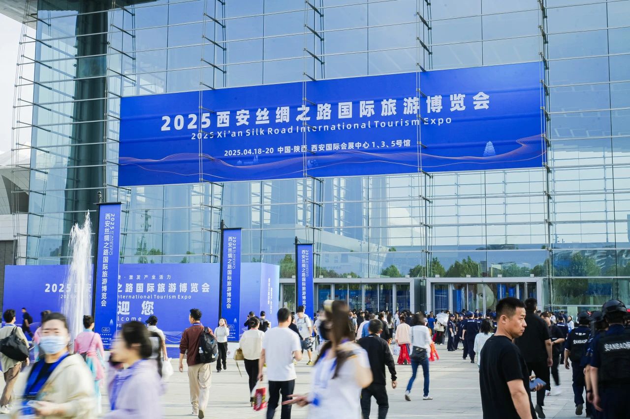 安逸号·熊猫专劣装开进”2025西安丝路旅博会！四川首页- yl6809永利集团中国官方网站打造“移动的天府会客厅”