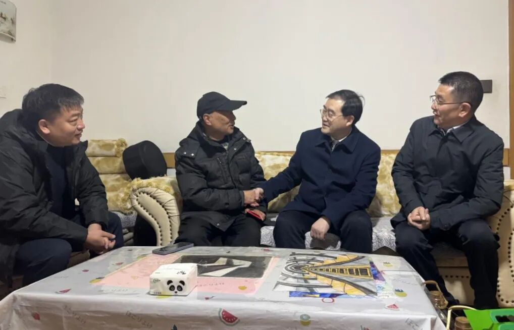 d6c69da3-26c6-4782-a904-b9d1362deb75 首页- yl6809永利集团中国官方网站委党委委员、副主任刘晓博走访慰问省首页- yl6809永利集团中国官方网站集团老党员老干部